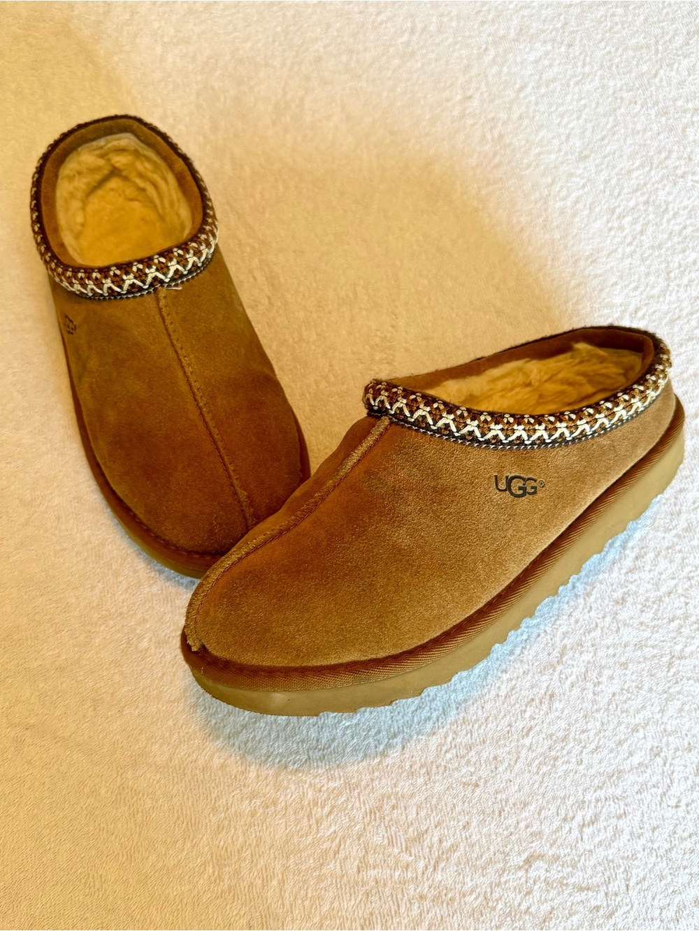 UGG Women's Chestnut Slip-On Shearling Lined Slippers, size 6